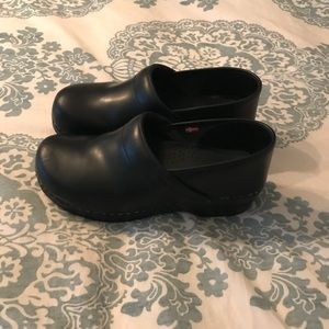 Sanitas Black Leather Clogs